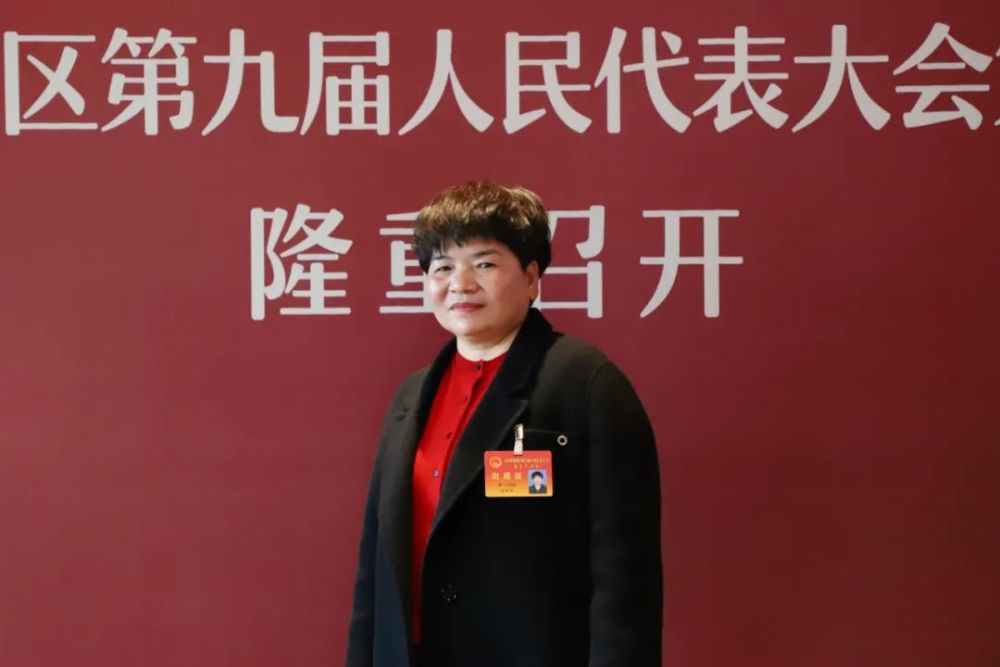 婺城区人大代表 金丽娟走进婺城区长山乡长山二村,白墙黛瓦尽显古韵