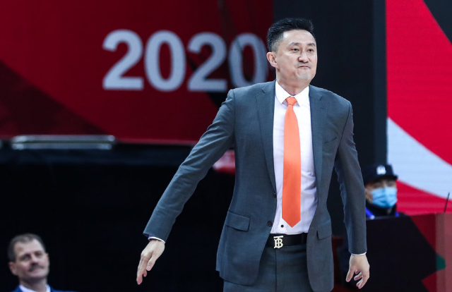 广东险胜辽宁夺CBA榜首！