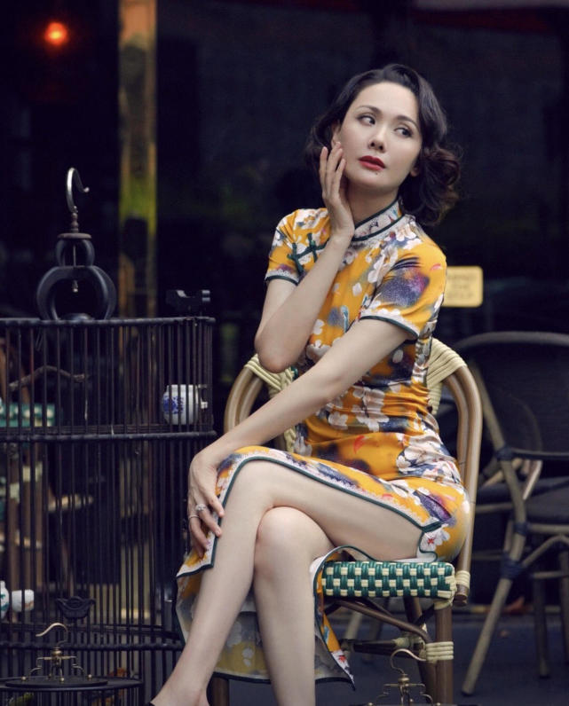 程莉莎高贵优雅穿淡紫色薄纱连衣裙让仙女气息展现得淋漓尽致