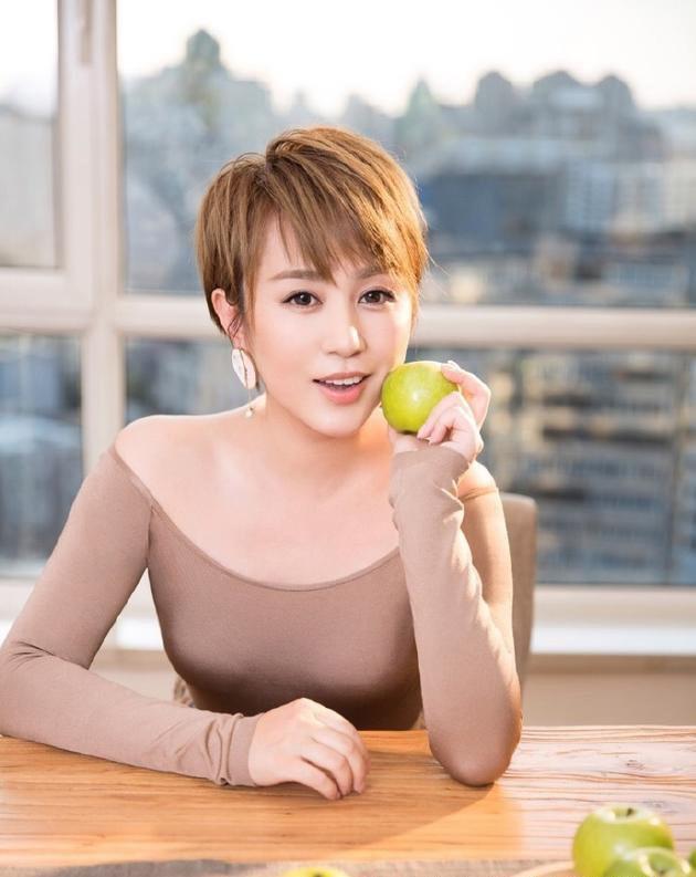 38岁马丽身材有料容颜姣好原来她也这么性感迷人