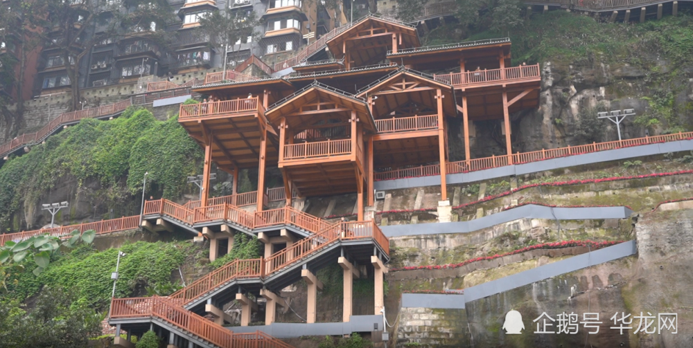 洪崖洞多了个好兄弟崖壁上的山城步道瞰重庆美景