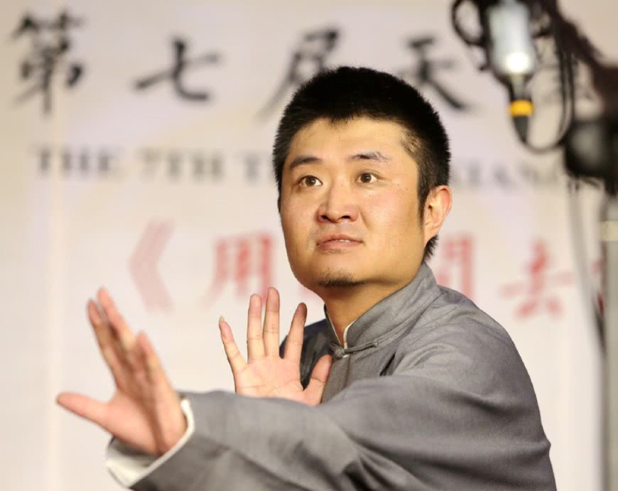 "苗阜微博连怼数位网友,咋回事_腾讯新闻