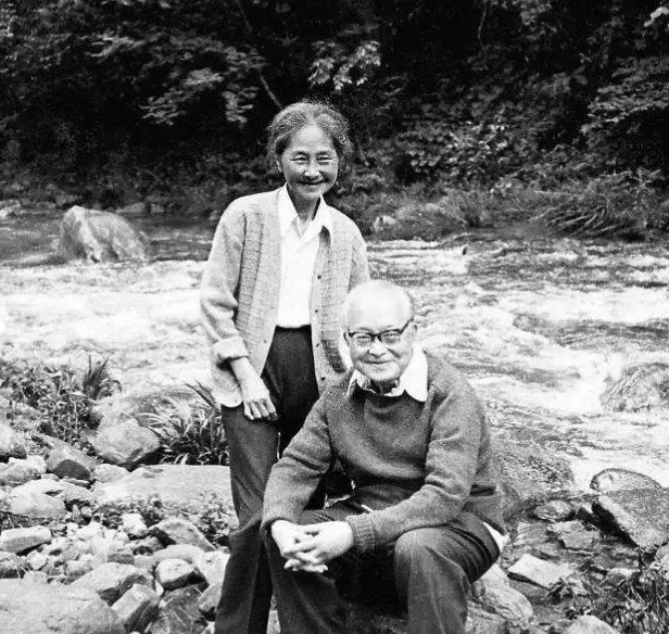 自己的忏悔信中,继续添油加醋,一边忏悔,一边描绘自己对高青子的关心