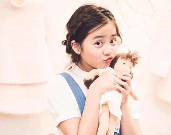 黄多多经常会在微博上晒一些自己的日常照片或者写真照片,而这些照片