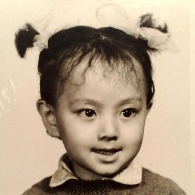 赵英俊1977年出生在辽宁抚顺,微博的头像用的是他小时候的照片,因为他