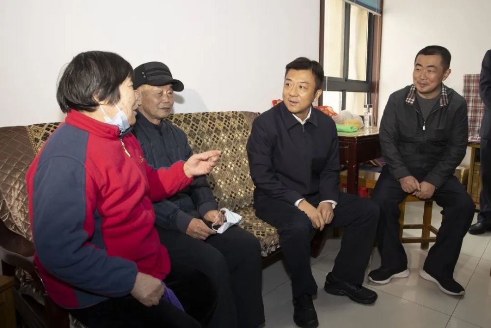 杜小刚节前走访慰问残疾人家庭困难群众和先进典型