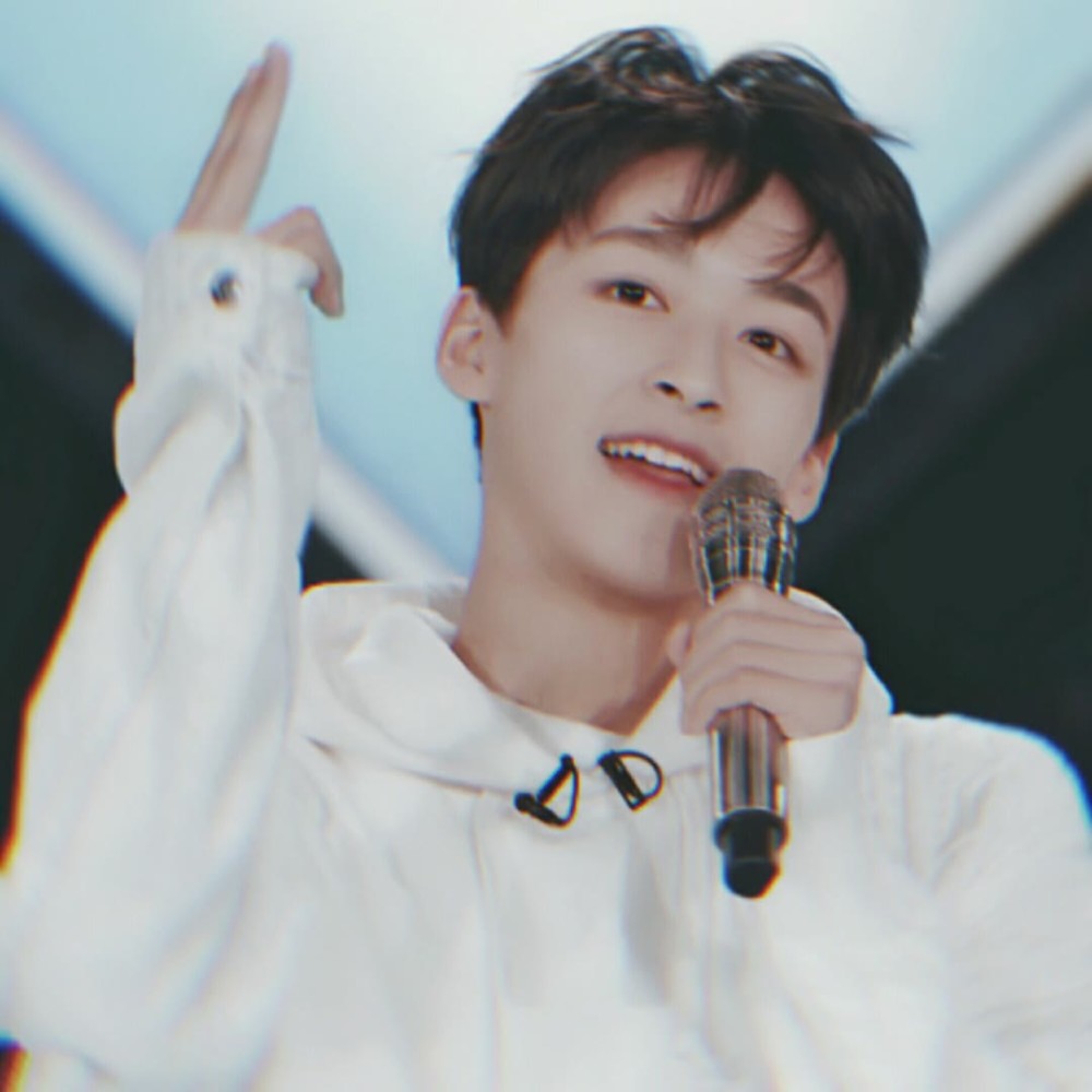 何洛洛图片分享