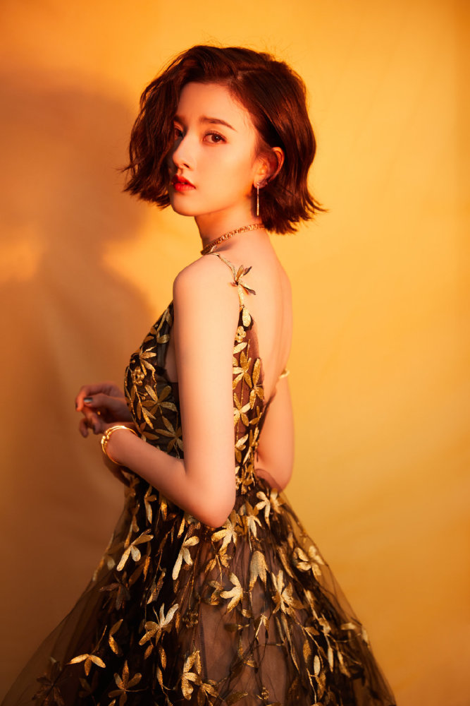 女星美图丨宋祖儿颜值能打状态超好正装出照帅气十足