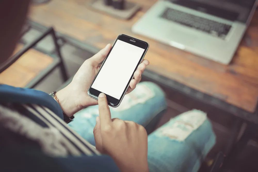 金智教育违规收集用户信息 控股股东贱卖股份退