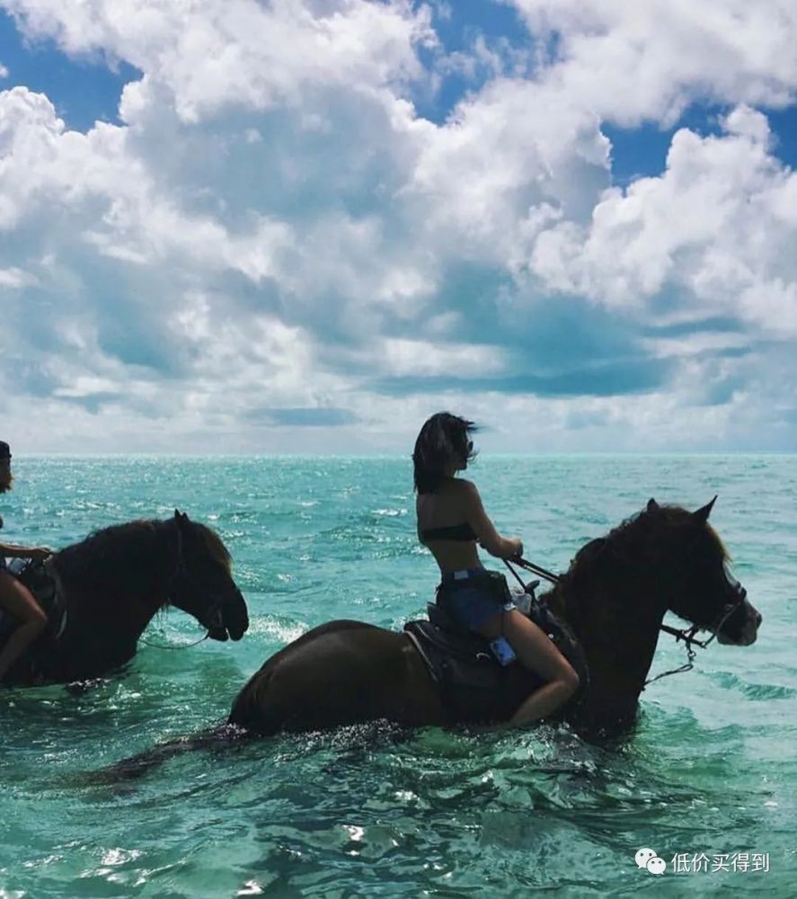 ins上肯豆海边骑马的照片爆火,其实三亚也有海边骑马体验.