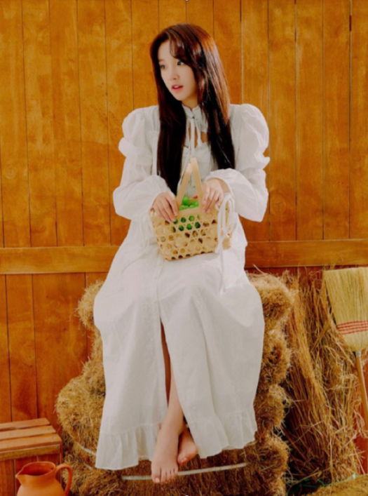 宋雨琦自信过头,脱鞋拍照以为很撩,露出"抓地脚"后仅剩粉丝都吓跑了