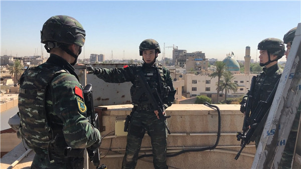 入伍16年,屈可4次参加国际特种兵比武,摘得11座"金头盔",两次执行特殊