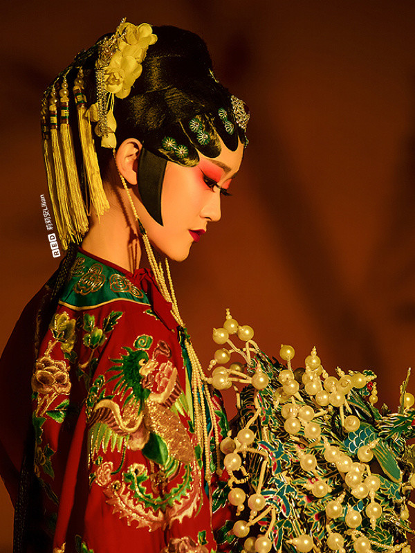 京剧写真对妆面和道具要求还是很高的,看了很多家最后选了盘子女人坊
