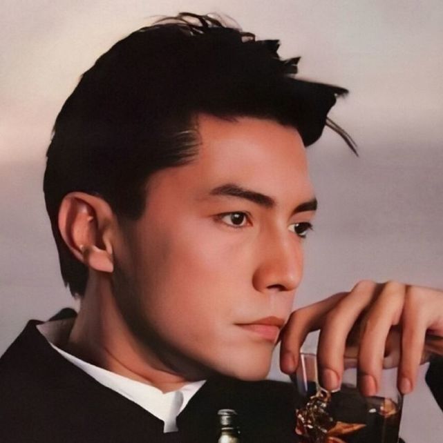 中国第一美男尊龙明明是温润如玉的君子却偏偏入了污浊娱乐圈