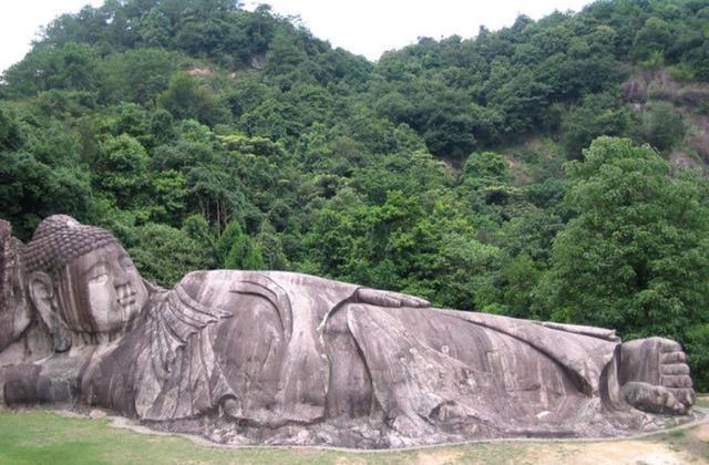 国内最大的天然卧佛:全长5200米跨两省,头在广东脚却伸向江西