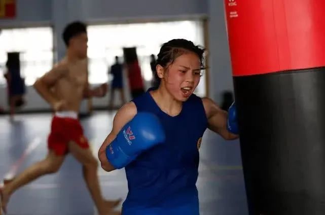 人物|中国散打大内高手,她被称为女版李小龙_腾讯新闻