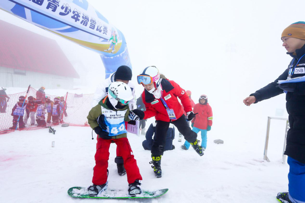 驚豔雪場全成都最會滑雪的少年都集結在這兒了