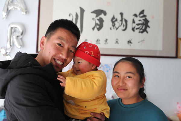 记者陪农民工就地过年丨大河报记者陪农民工回家过年的第二十年