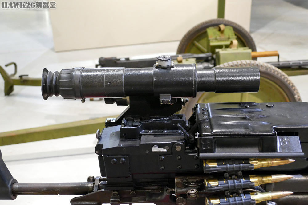 细看:配备瞄准镜的nsv"悬崖"大口径机枪 苏军标准装备状态