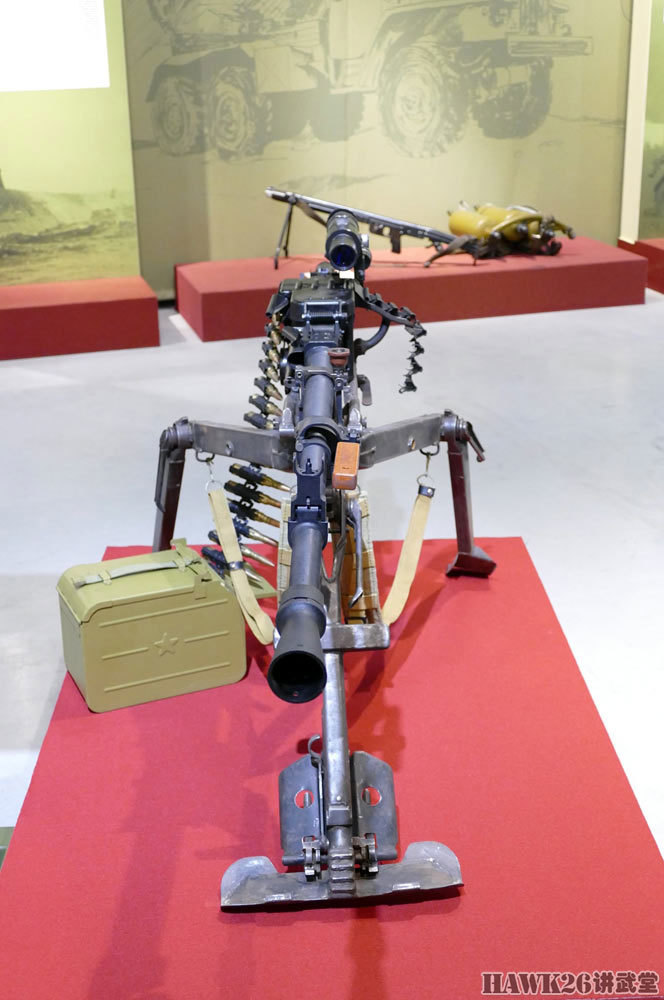 细看:配备瞄准镜的nsv"悬崖"大口径机枪 苏军标准装备状态