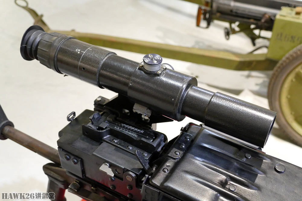 细看:配备瞄准镜的nsv"悬崖"大口径机枪 苏军标准装备状态
