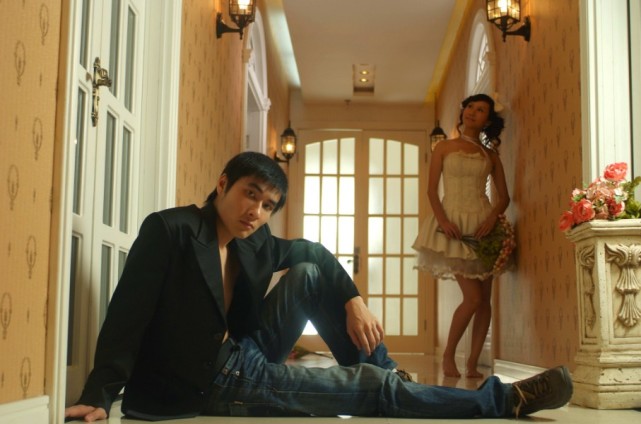 人经常会在感情中迷失方向,从而失去自我.