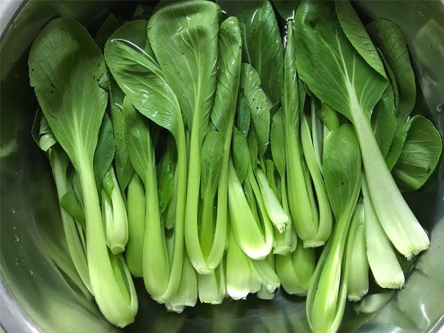 不管炒什么青菜不要直接下锅学会这个小技巧青菜脆嫩不发黑