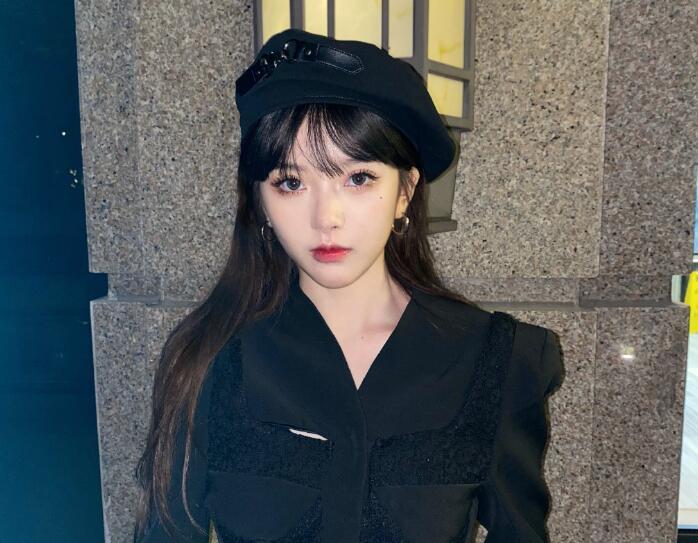 起司姨太也是一位人气很高的网红,跟彭十六走的是一个路线,如今也跨入