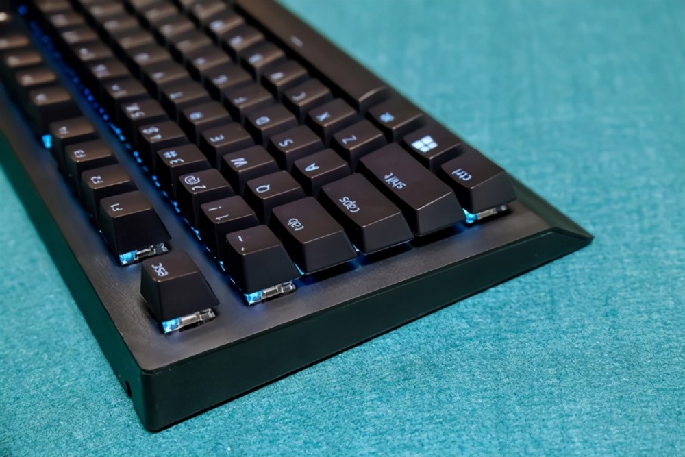 燃爆灯厂走心升级之作雷蛇黑寡妇v3黄轴机械键盘尝鲜体验