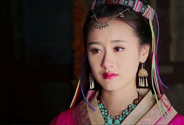 袁冰妍在这部剧中有6款造型,每一款都很美,颜值吊打同款赵丽颖