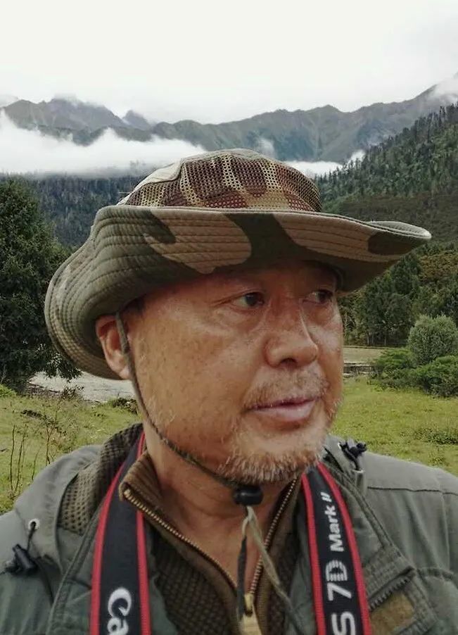 钟云鹏饰韦志强阿彪向前饰高莲莲饰阿珍工作照阿沙很高兴能够顺利复工