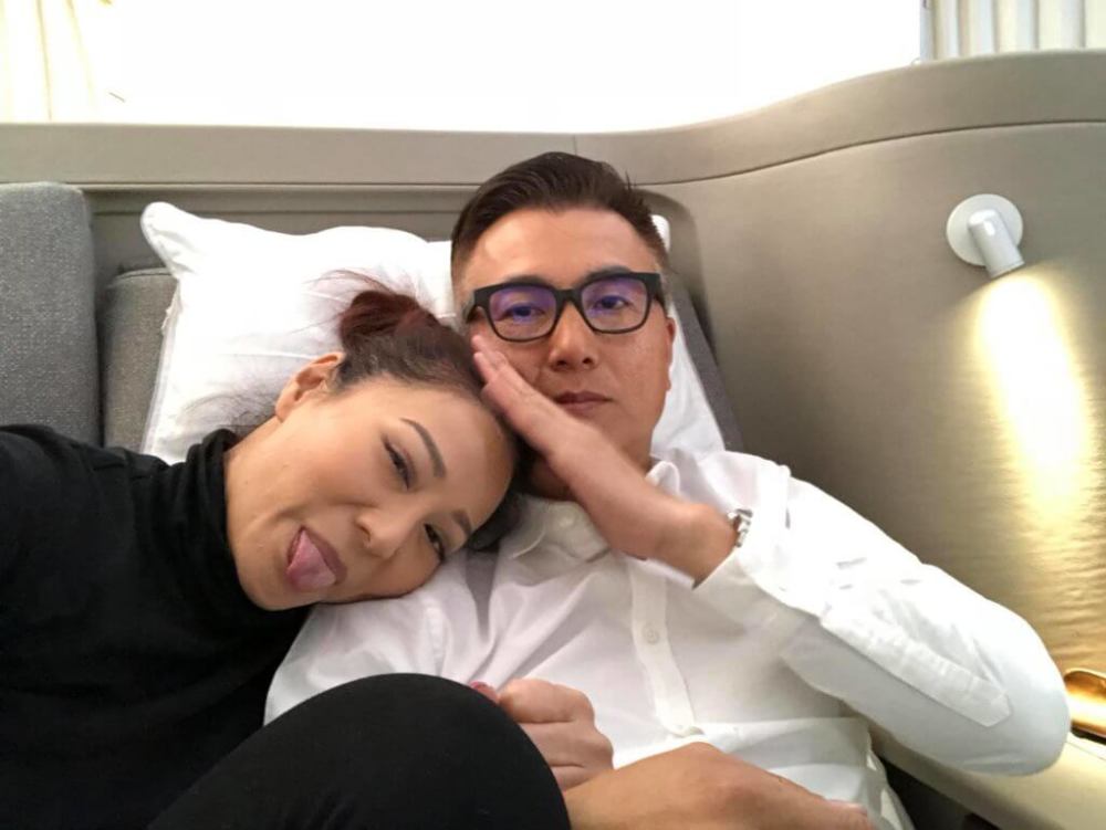 滕丽名首谈婚姻状况!分享夫妻甜蜜合照,小女人姿态超幸福