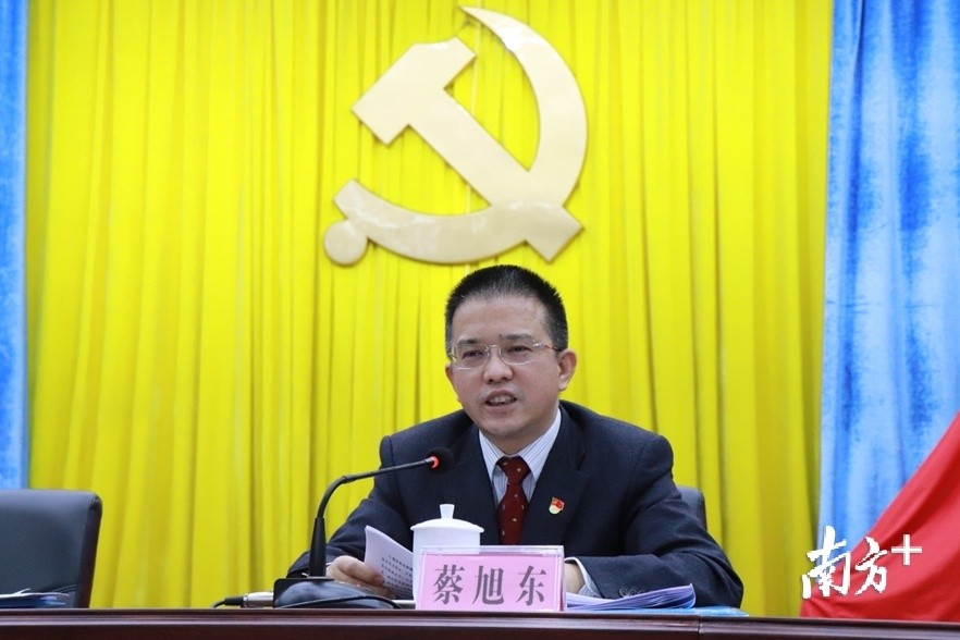 会上,佛冈县委副书记,县长蔡旭东就经济工作作专题讲话.