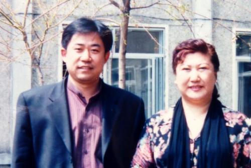 2005年高秀敏去世女儿在葬礼上不流泪被喷如今怎样