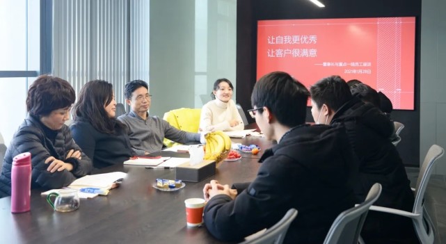 薛帅,长沙鸿扬总经理常亚平,以及集团转岗一线员工卢顺玲,张恬,丁淑群