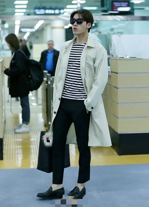 李易峰穿淡绿色棉服现身像个胖头鱼男生穿搭别太盲目自信