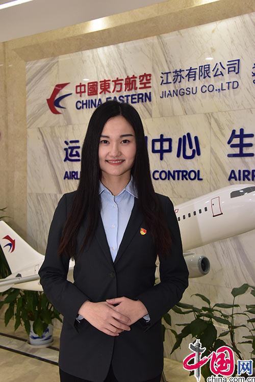 (东航江苏公司 运行控制部 飞行签派员 丁雯灿)工作在上海东航资管