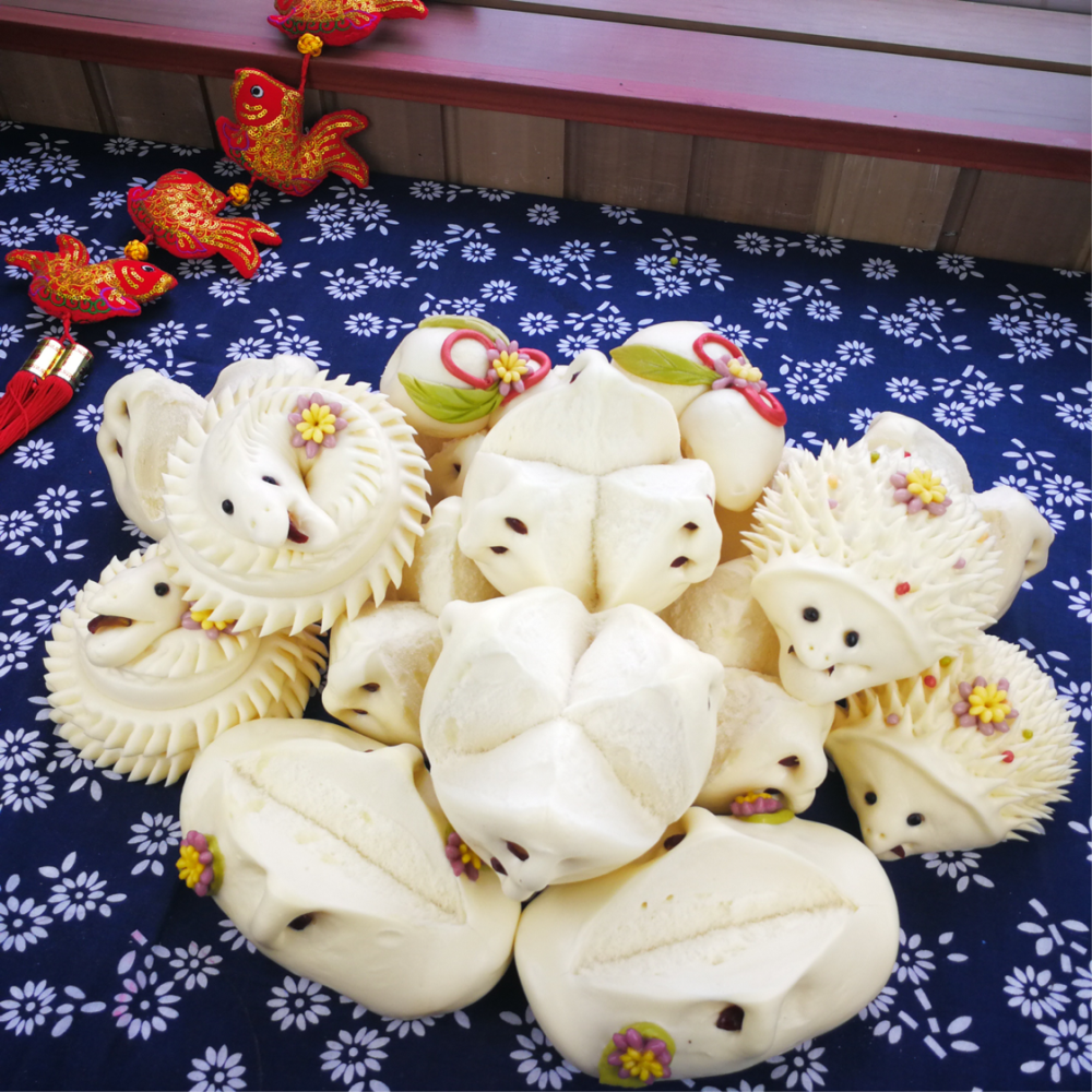 松软可口,经过数百年的传承,由简单的大枣饽饽演变为龙,虎,花,鸟,虫等
