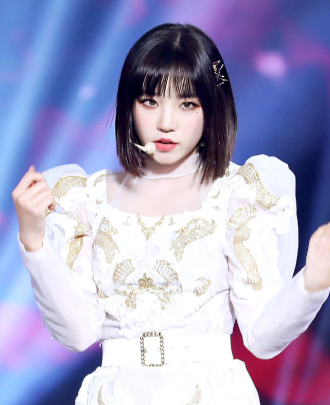 有种"整容"叫宋雨琦拉直头发,本以为很违和,结果却美到认不出_腾讯