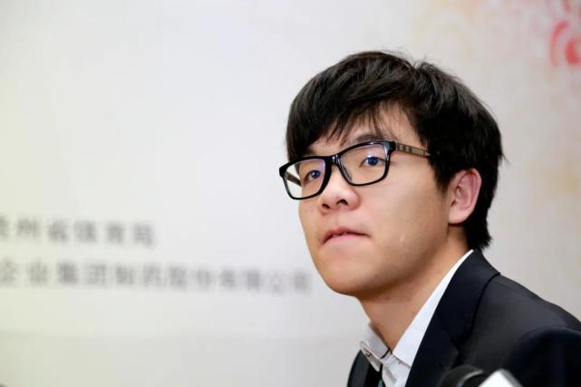 黑白之间游走的柯洁:输了,我对自己很失望