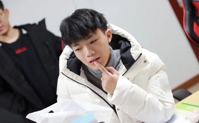 kpl:dyg娱乐赛清清回归,官博重新发布其照片,这次不走了?