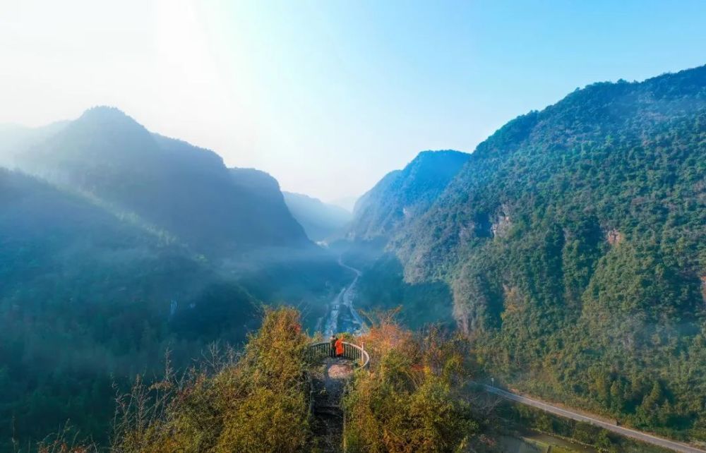 乌龙山大峡谷景区是国家级风景名胜区,地处湘,鄂,渝三省交界之地,形成
