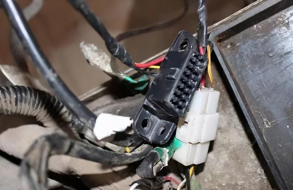 买之前记得通过obd检查车辆的一些重要指标,看二手车的哪些