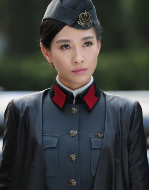 后来其实陶昕然在婚后,也曾复出演过电视剧,当时是和赵丽颖,陆毅一起