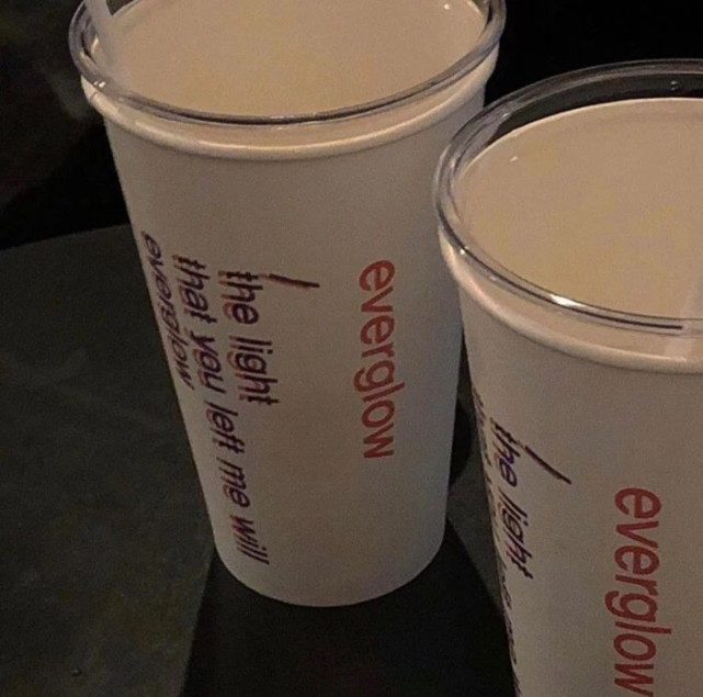 黑色系背景图｜我口袋只剩玫瑰一片此行又山高路远/追爱者一事无成_腾讯网