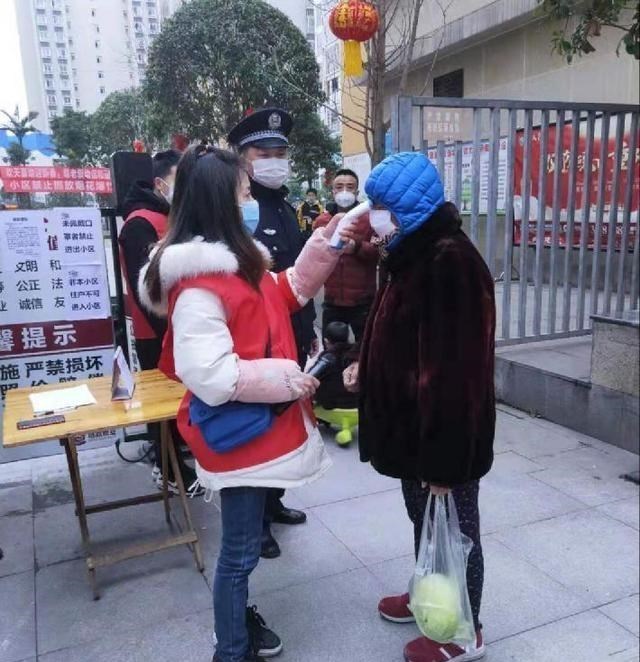 溜达鸡尹老太照片图片