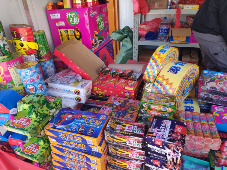 昆明烟花爆竹已经开始售卖仓内售卖安全性提升