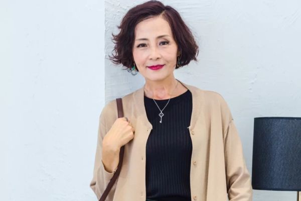 50岁女人最好放弃黑长直吧!这几位漂亮大妈精致短发,优雅又减龄
