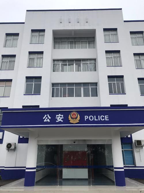 公安局门口法院认定:张三犯故意伤害罪,犯罪后主动到公安机关投案