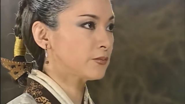 《倚天屠龙记》灭绝师太对上青翼蝠王惨败,却能轻松击败紫衫龙王